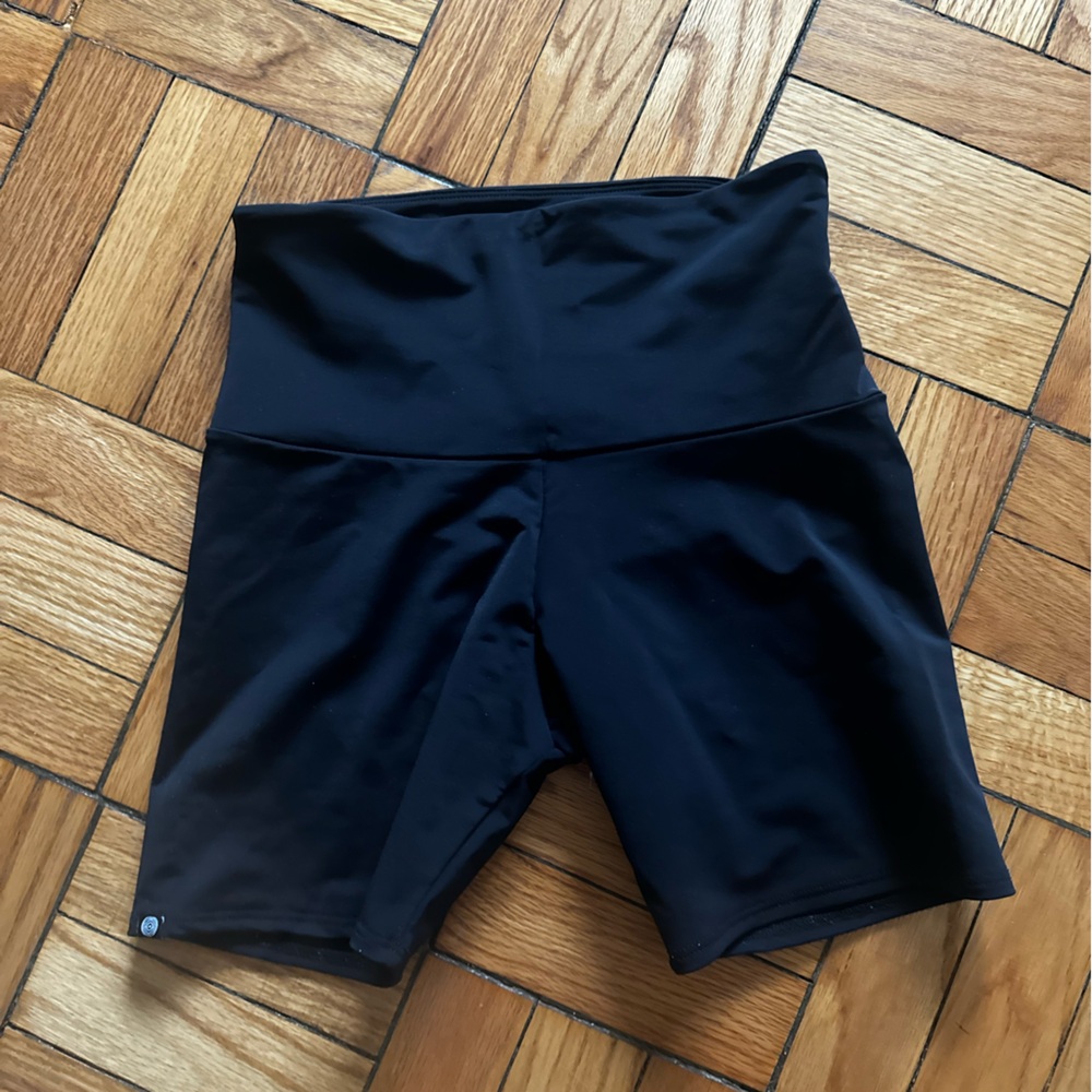 Onzie Shorts - XS